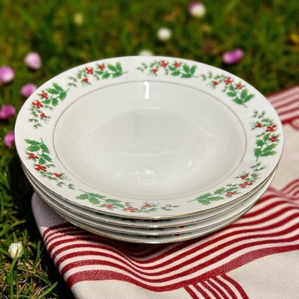 VTG Gibson Christmas Charm Holly Berries Rim Soup Bowls - Set of 4